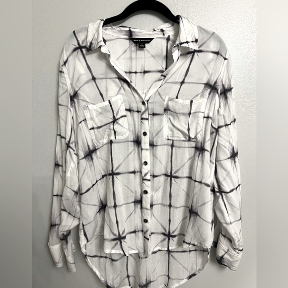 Rock & Republic Medium Button Down 🖤 - Picture 1 of 3